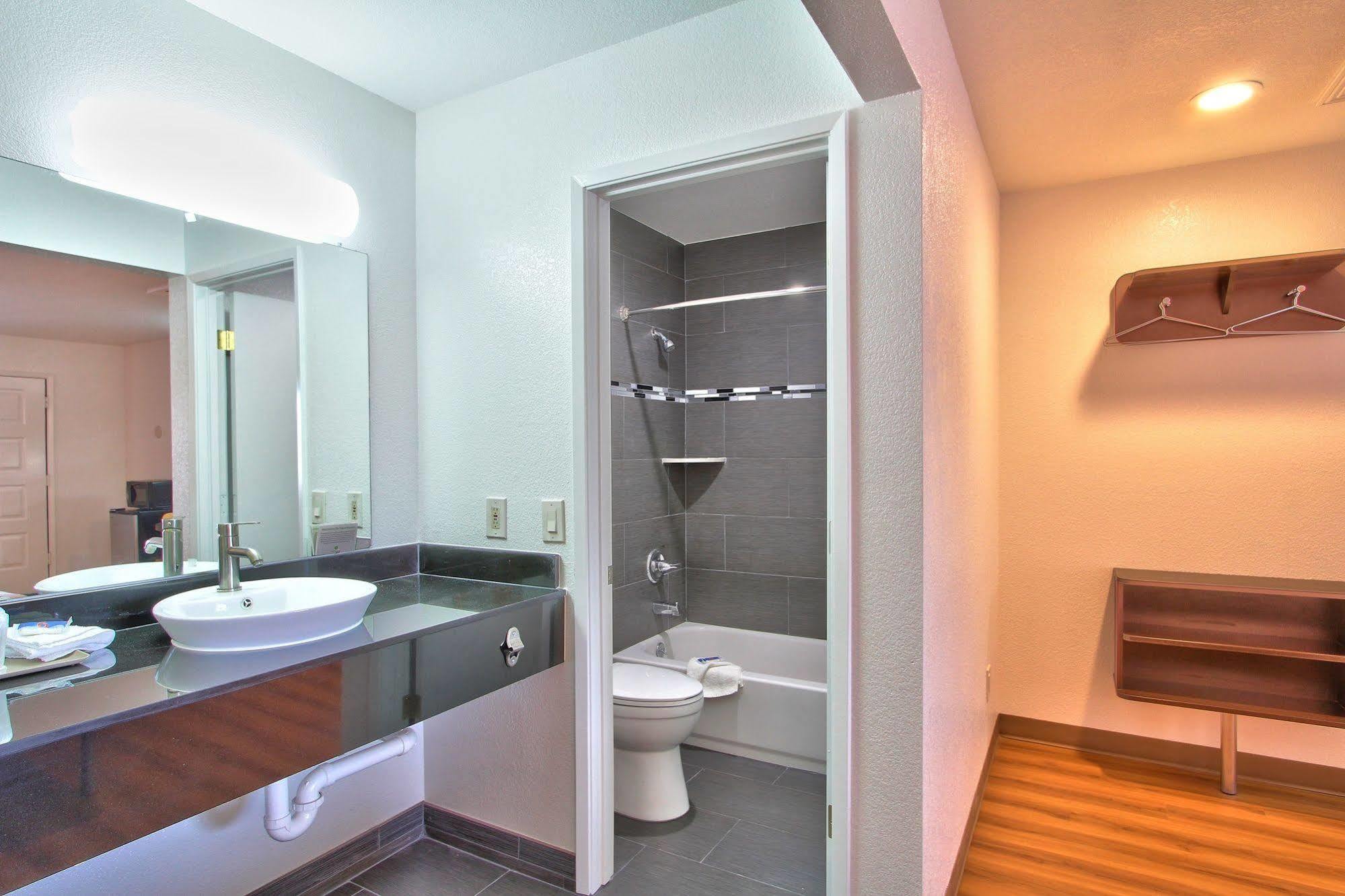Coastal Valley Inn - Monterey Castroville Εξωτερικό φωτογραφία