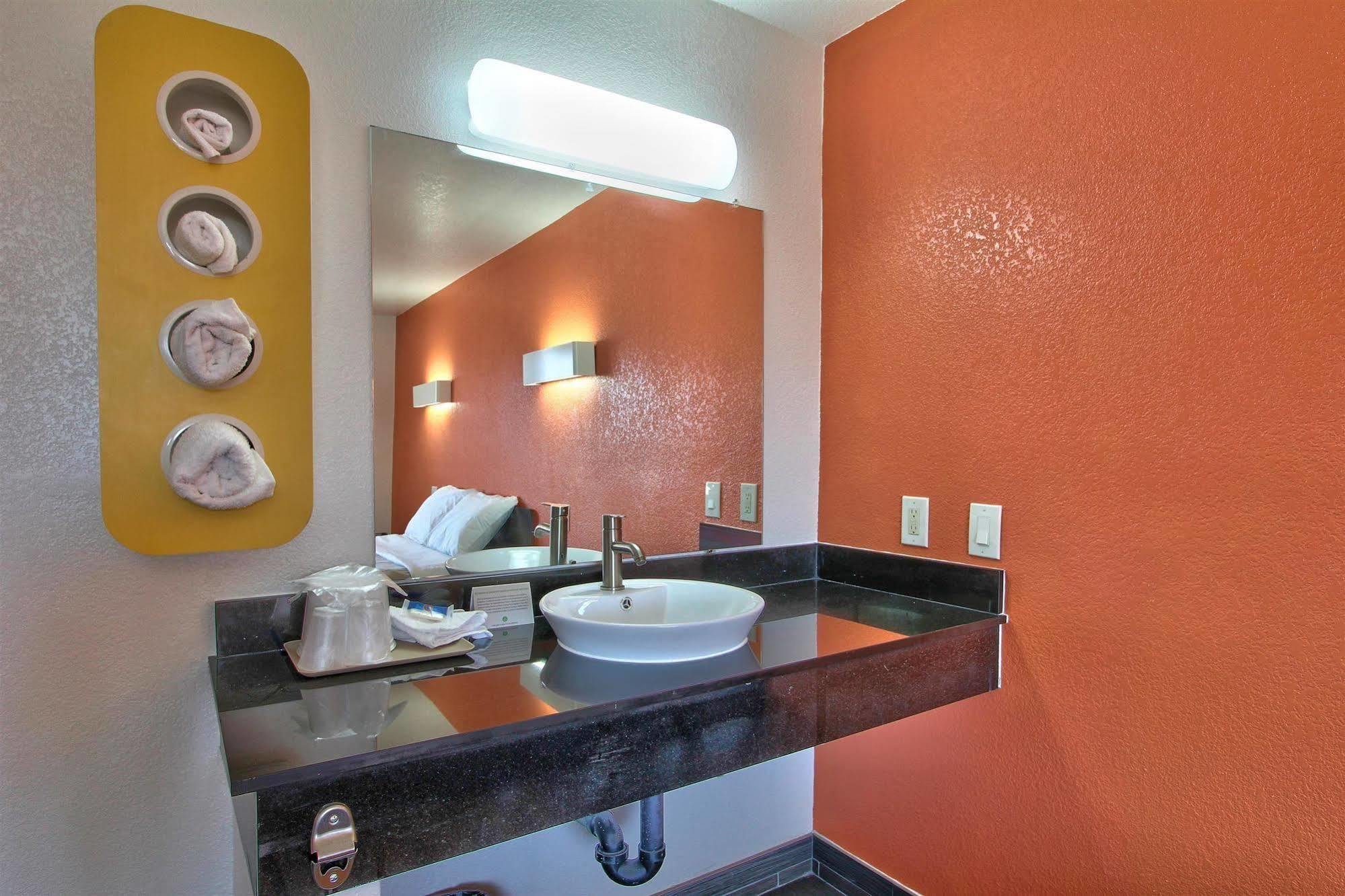 Coastal Valley Inn - Monterey Castroville Εξωτερικό φωτογραφία