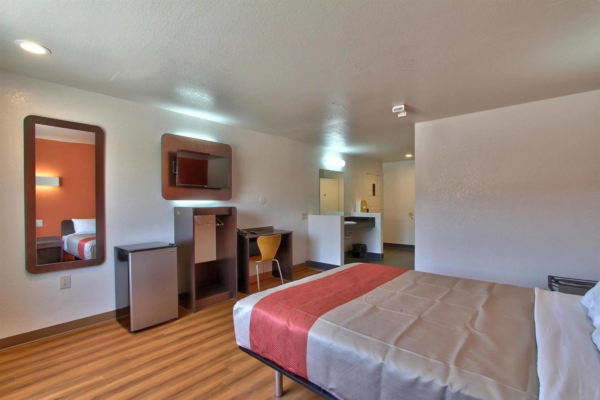 Coastal Valley Inn - Monterey Castroville Εξωτερικό φωτογραφία