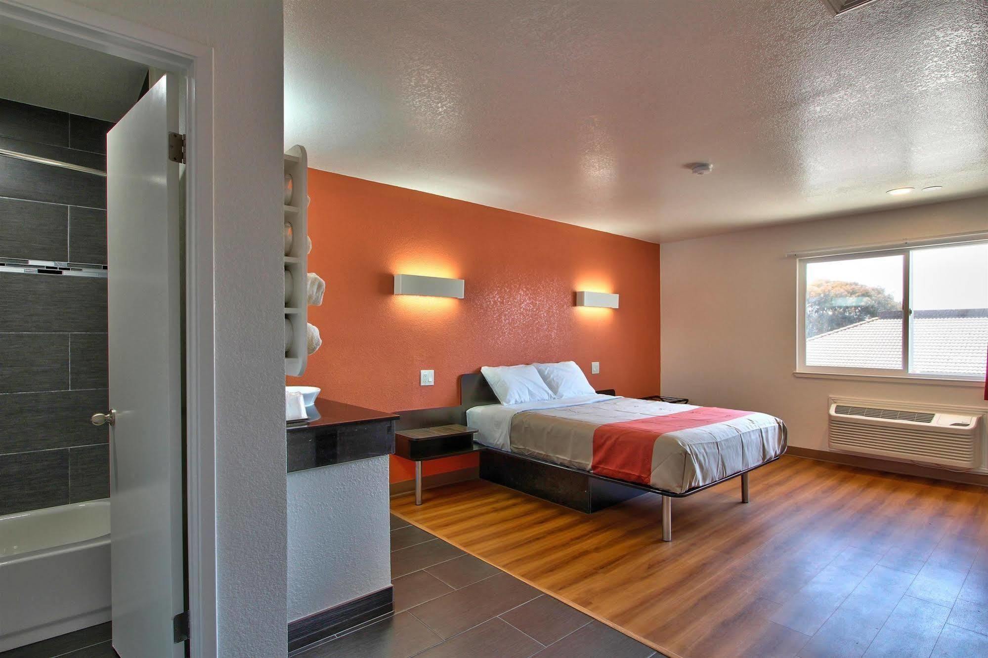 Coastal Valley Inn - Monterey Castroville Εξωτερικό φωτογραφία