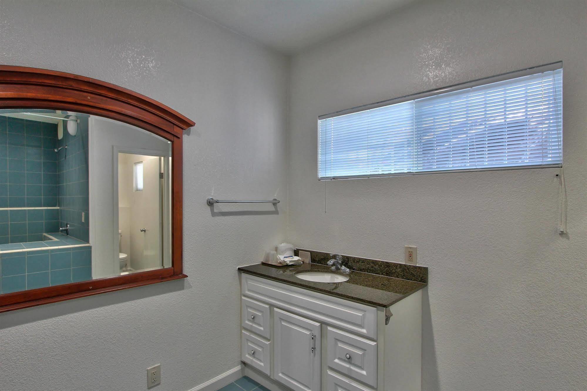 Coastal Valley Inn - Monterey Castroville Εξωτερικό φωτογραφία