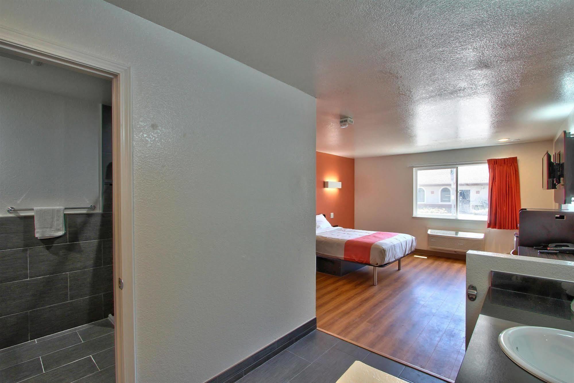 Coastal Valley Inn - Monterey Castroville Εξωτερικό φωτογραφία